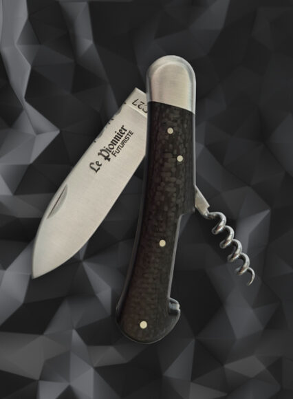 le-futuriste-pocket-knife-carbon-fiber-handle
